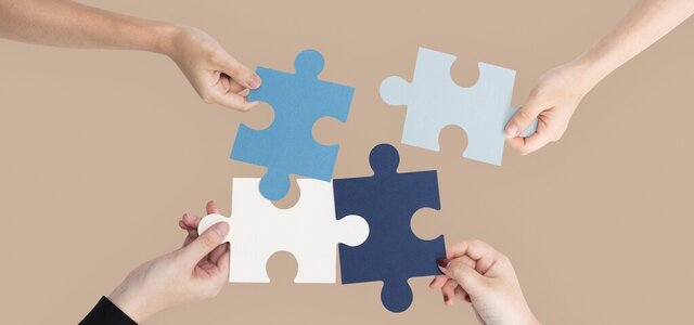 hands_holding_puzzle_business_problem_solving_concept_1_1024_800_1_1024_800